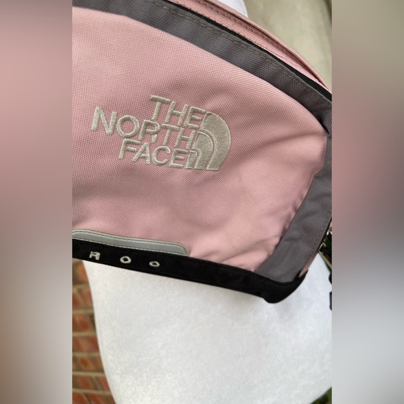 NORTH FACE ROO Fanny Crossbody Pack. Pink Excellent Condition see pictures! - Picture 6 of 6